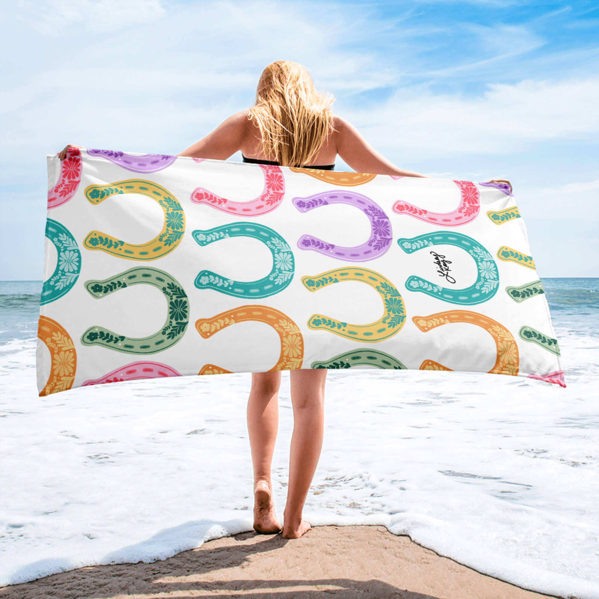 Western Colorful Horseshoes - Beach Towel