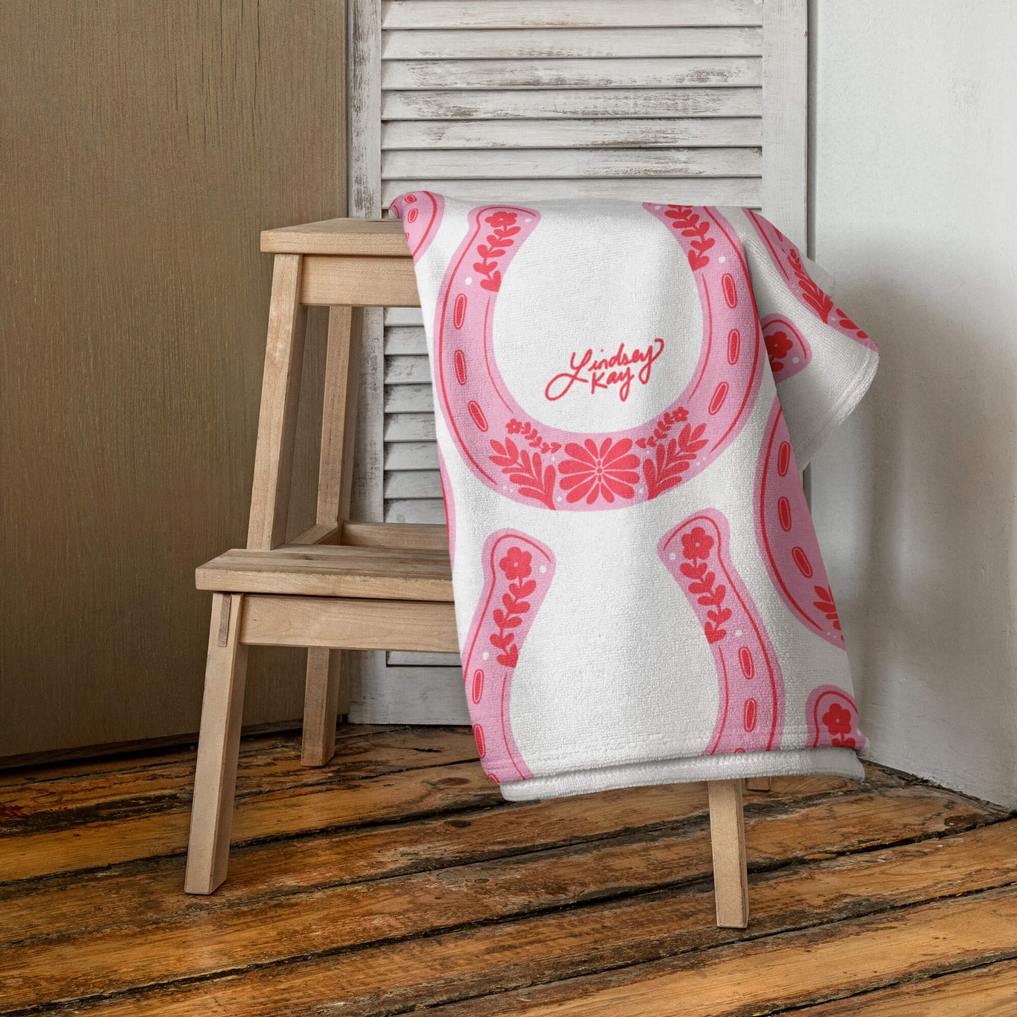 Western Pink Horseshoes - Beach Towel