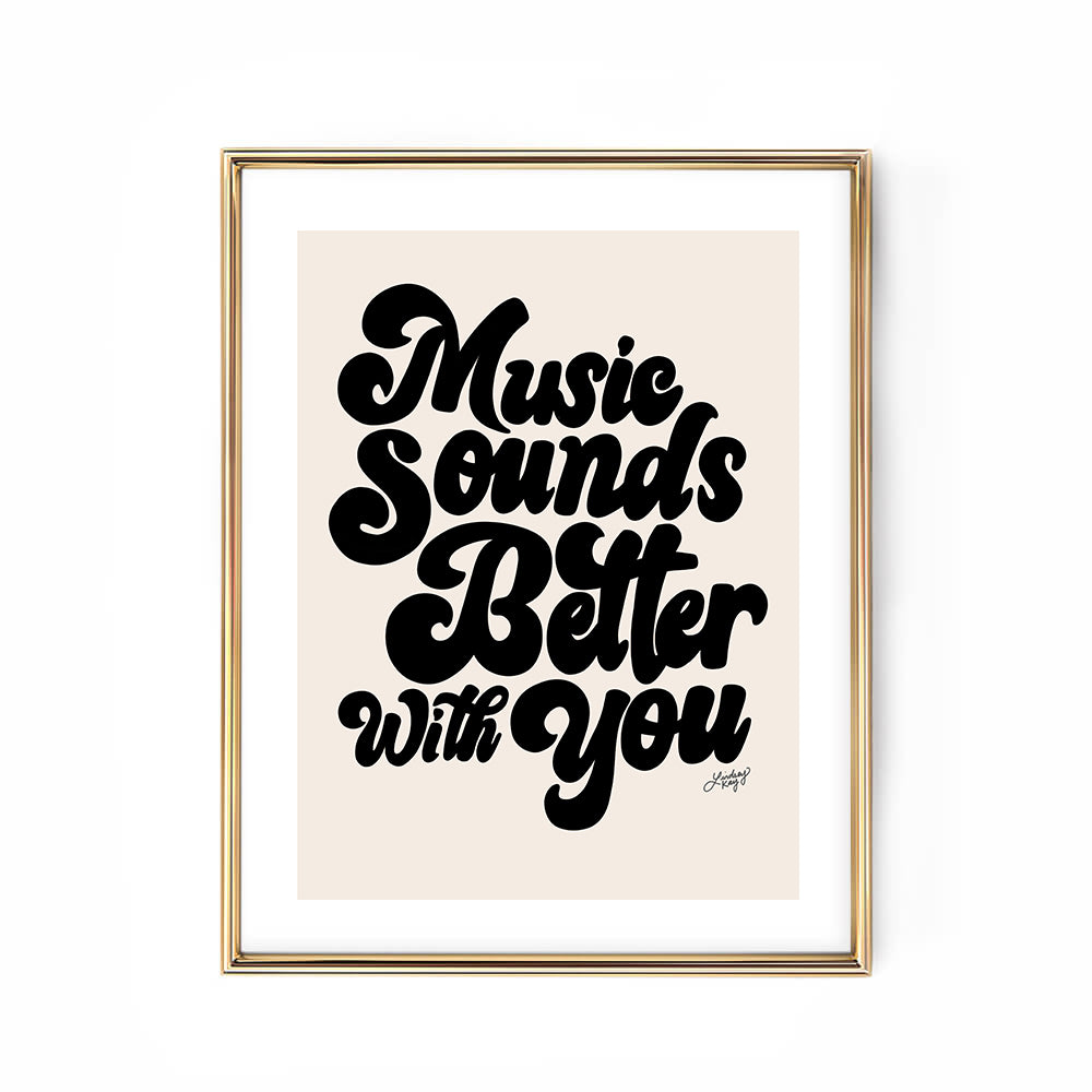 La música suena mejor contigo - Con letras a mano - Impresión de arte