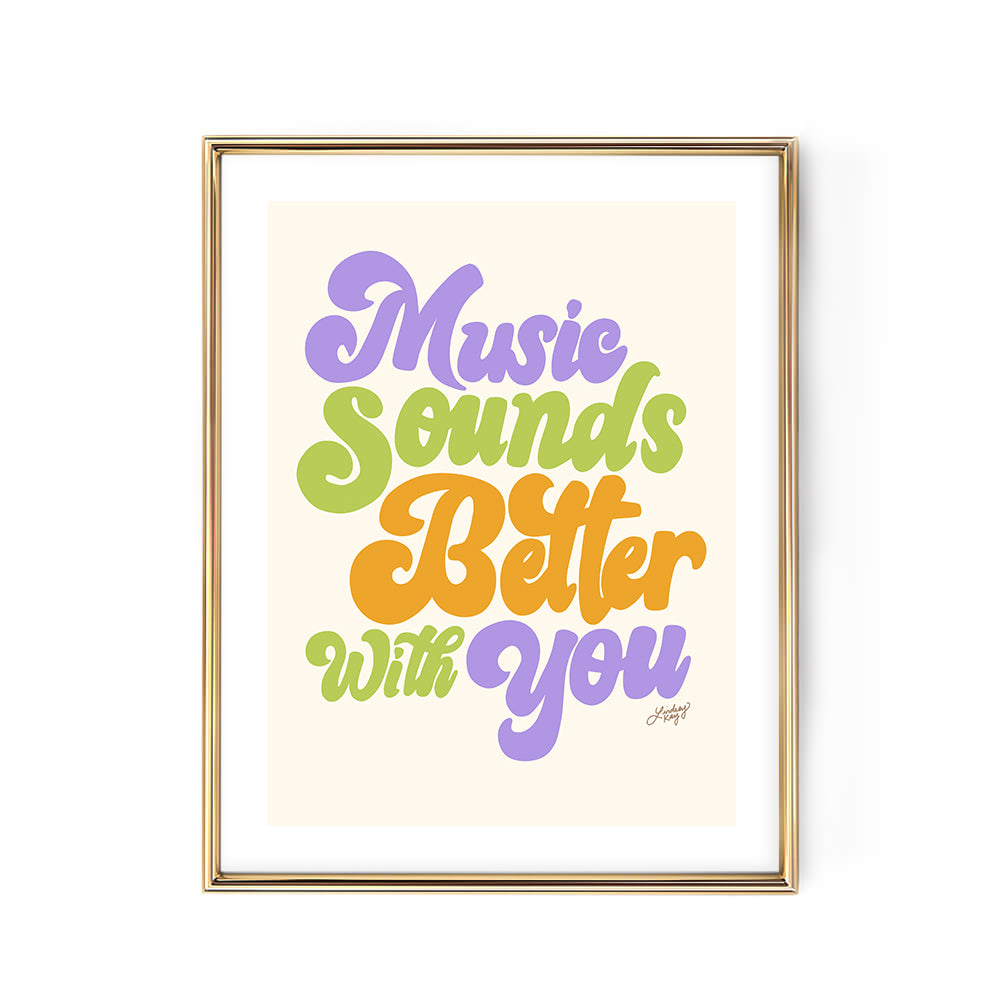 La música suena mejor contigo - Con letras a mano - Impresión de arte