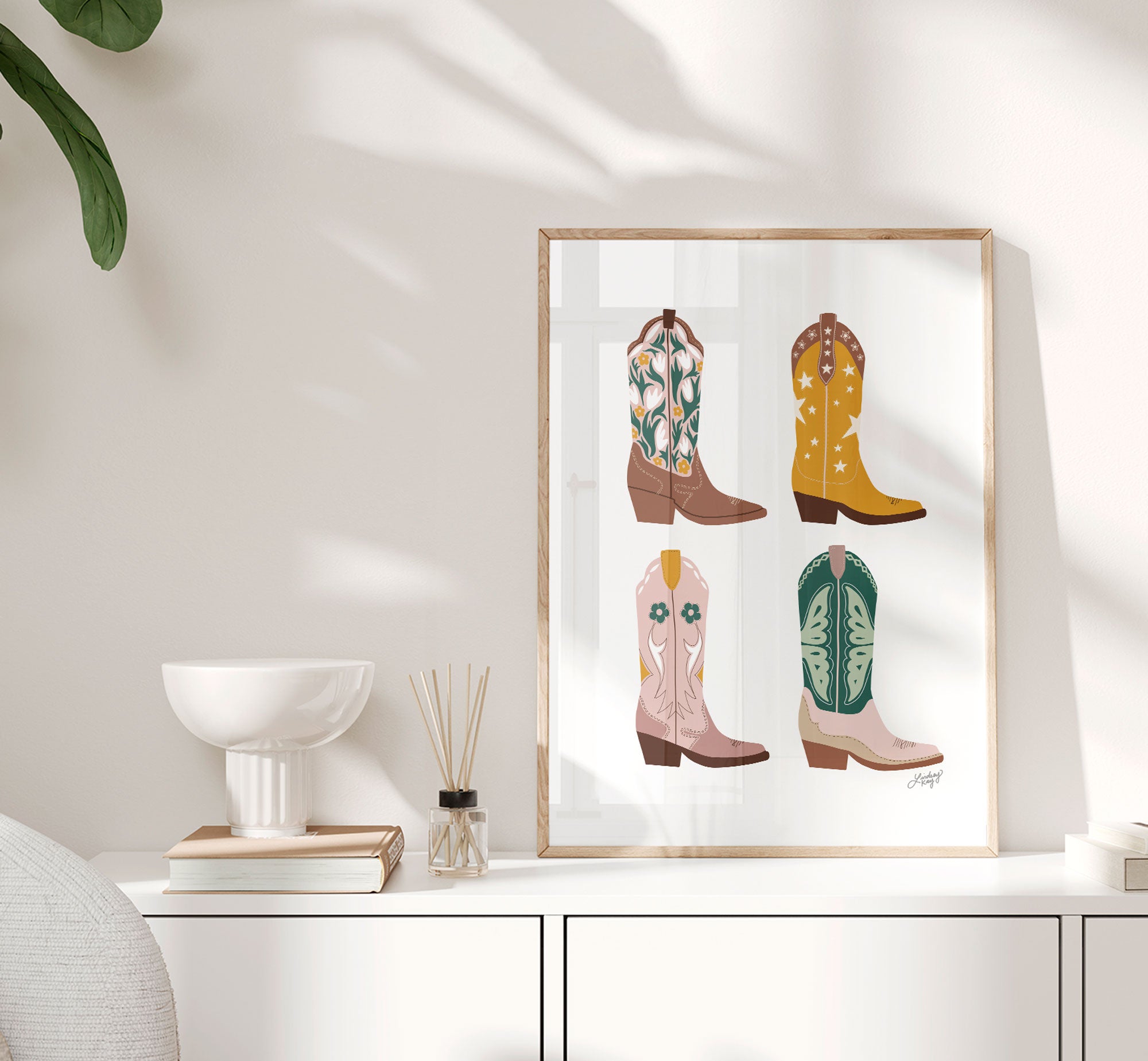 Ilustración de botas de vaquero vertical (paleta rosa/amarillo/verde) - Impresión de arte
